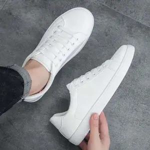 남성단화 남성 블랙 화이트 무지 깔끔 운동 스니커즈 끈운동화