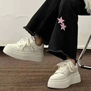 여자 귀여운 스타일 통굽 키높이 높은굽 화이트 운동화