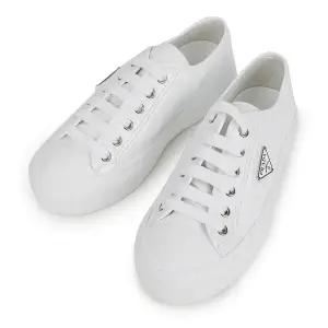 프라다 나플락 페이턴트 가죽 스니커즈 1E770N-H27-F0009