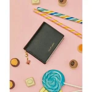 [롯데백화점]질스튜어트 [선물포장+쇼핑백] 블랙 로고장식 소가죽 반지갑 JAWA4F055BK