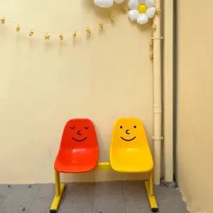 야외 플라스틱벤치 사무실 대기용 버스정류장 인용 선반 매트 대기의자 세트 스티커