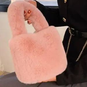 [옷자락]여성 미니 소프트 퍼 버킷백 자석클로징 데일리백