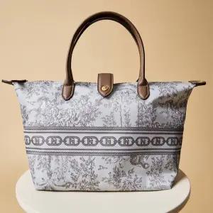 [헤지스](센텀시티점)[25FW] [H.Toile] 시그니처 H 뜨왈 베이지 토트겸 숄더백 M HIBA5F661I1