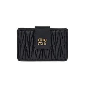 [미우미우]5MC280 AFPP F0002 SS26 여성 마테라쎄 나파 카드지갑 150514718