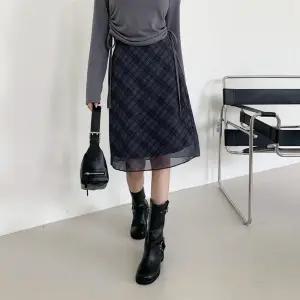 여성 사선 체크 시스루 뒷밴딩 A라인 미디 스커트