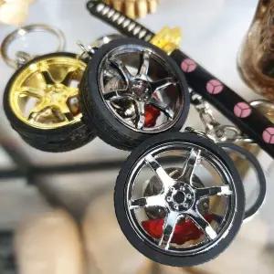 모던 휠 타이어 열쇠고리 W98C170