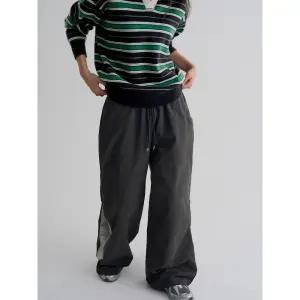 [에잇세컨즈] 절개 트랙 팬츠  다크 그레이 (125Y21MQ64)