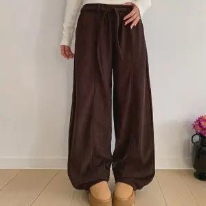 [캣츠원피스]기모안감 밴딩 절개 커브 골덴항아리바지