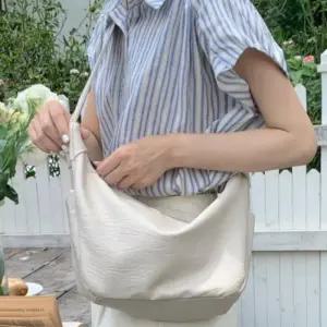 [라일리] Rly 여성 데일리 모던 캐주얼 소프트 반달 지퍼 숄더