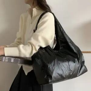여성 데일리 숄더 백 대학생 직장인 출근 가방 블랙