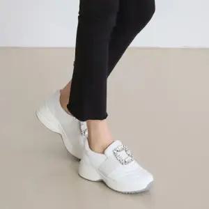 여자 키높이 데일리 운동화 스퀘어 큐빅장식 슬립온 WEC88FD