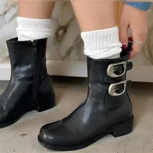 여자 사이드지퍼 캐주얼 빅버클 앵클부츠