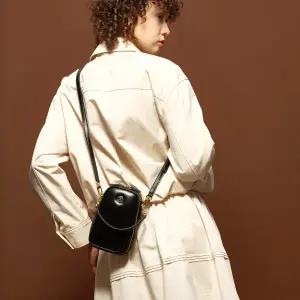 [메트로시티](대전신세계)텔레포노백 M253MO3630Z