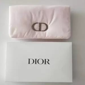 디올뷰티딸기우유핑크파우치겸클러치 / 디올뷰티접이식파우치