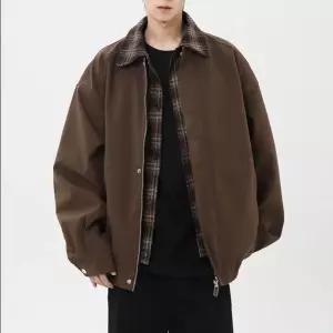 티류으스 남성 봄 가을 브라운 해링턴 칼라 비즈니스 야구 재킷 아우터 캐주얼 데일리룩 WY