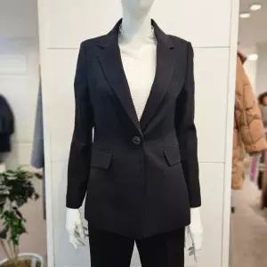 [프렐린]베이직 폴리 테일러드 정장 자켓 RJT241S10_BP