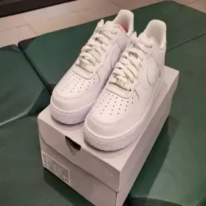 [국내매장판] 나이키 에어포스 1 로우 07 화이트 흰색 남성 남자 여성 여자 올백 빽포스 CW2288-111 DD8959-100