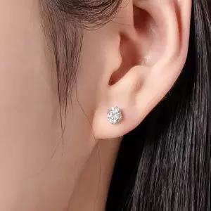 [로이드](마산점)18K 1캐럿 4프롱 다이아몬드 귀걸이 LED24010D