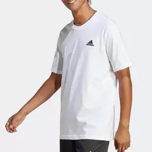 [아디다스] ESSENTIALS 스몰 로고 싱글 저지 남성 반팔티 IC9286