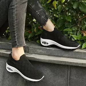 끈없는운동화 키높이 플라이니트 운동화 퀼팅패턴 에어굽 워킹화