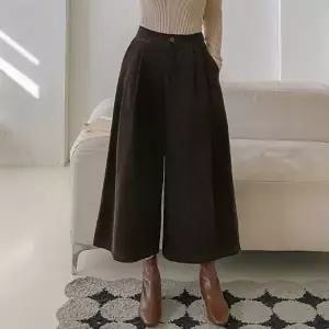 [하프클럽/릴룸]잔골 코듀로이 투턱 뒷허리밴딩 와이드핏 8부팬츠