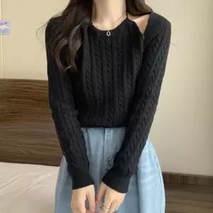 여성 홀터넥디자인 어깨트임 포인트 긴팔 꽈베기 니트