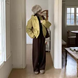 [하프클럽/]여성 루즈핏 무광 스트링 후드 짧은 패딩