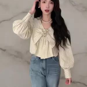 여성 키치무드 대리본 스트라이프 퍼프 셔츠