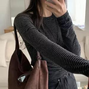 [코코블랑] 언더 커버 스트라이프 기모 티셔츠