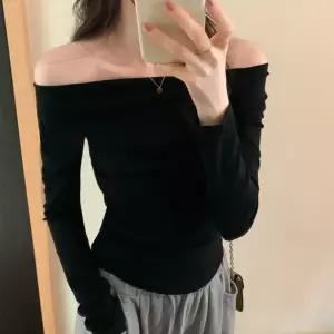 슬림핏 립라인 긴팔 오프숄더 티셔츠 입술꾸안꾸셔츠 어깨트임 모임룩 하객 데일리 숄더 입술 데일리템