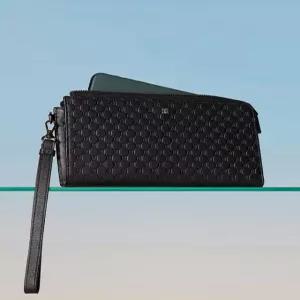 닥스 액세서리 [지퍼장지갑(핸드폰수납)][LOUIS][루이스] 블랙 수입가죽 루이스 엠보 DD 패턴 DBWA5F360B