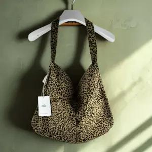 이미스 NEW 레오파드 코듀로이 에코백 브라운