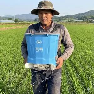 비료살포기 전동 농업용 자동 백팩식 빠른 파종기 비료주입기 동력살분무기 동력살포기