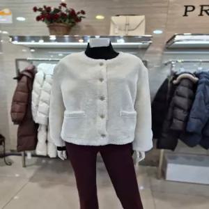 라운드 넥 라인  인조 양모 숏 재킷(P254J409)