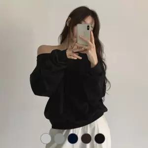 오프숄더 보트넥 기모 겨울 오버핏 데이트룩 티셔츠 맨투맨