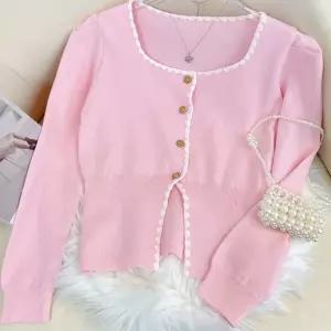 스퀘어넥 니트 가디건 배색라인 자수 스티치 꽃단추 실내외 캐주얼 패션 하늘색 데이트룩 여성