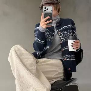 [하프클럽/]여성 겨울 노르딕 패턴 라운드넥 가디건 단추포함