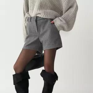 여자 겨울 속밴딩 3부 심플 스판 페이크모직 반바지