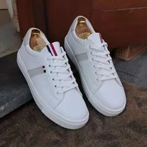 운동화 남자스니커즈 국산 키높이 발편한 화이트 캐주얼 슈즈