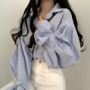 [하프클럽/]여자 2컬러 벌룬소매 스트라이프 페미닌 셔츠블라우스