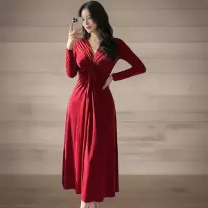 [하프클럽/]여성 슬림핏 브이넥 기모 플레어 원피스 꼬임 디자인