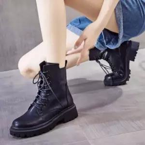 인기상품 여성 겨울 통굽 4.5cm 플랫 키높이 워커 앵클 부츠 [WFL1Z53_260109]