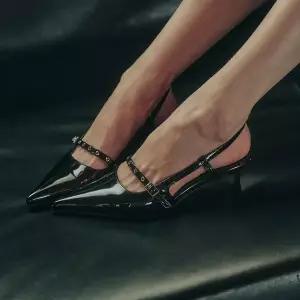 [솔트앤초콜릿] [아이들 슈화 착용]포인티드 토 아일렛 슬링백 412412005 (6cm/2colors)