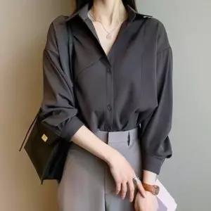 [하프클럽/드넬]사선폴블라우스DWB53567A