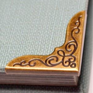 20개 빈티지 브론즈 코너 프로텍터 장식 금속 가장자리 커버 앤티크 세이프티 가드 레트로 직각 플로럴 브래킷 메뉴북 사진 앨범 스크랩북 작은 사이즈 (측면 길이: 1-1/2