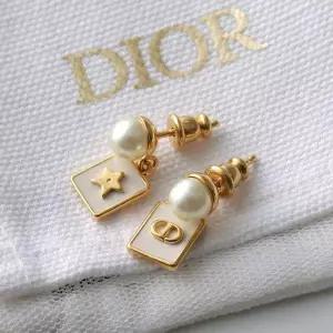 DIOR  25FW Lucky Cards 귀걸이 (E4044WOMLQ 45E)