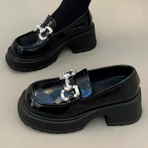 [오늘출발] 메르나뛰 자체제작 스퀘어코 앞가보시 발편한 통굽 키높이 청키힐 에나멜 여성 로퍼 ME6983