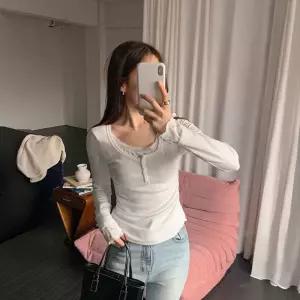 봉봉 티셔츠 여행 데일리 긴팔 레이스 레이어드 플라워 봄 데이트룩 간절기 이너 20대