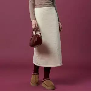 [KOLEAT]패딩 방한 보온 도톰 누빔 무지 롱스커트 [아이보리]