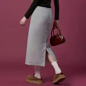 [KOLEAT]패딩 방한 보온 도톰 누빔 무지 롱스커트 [소라그레이]